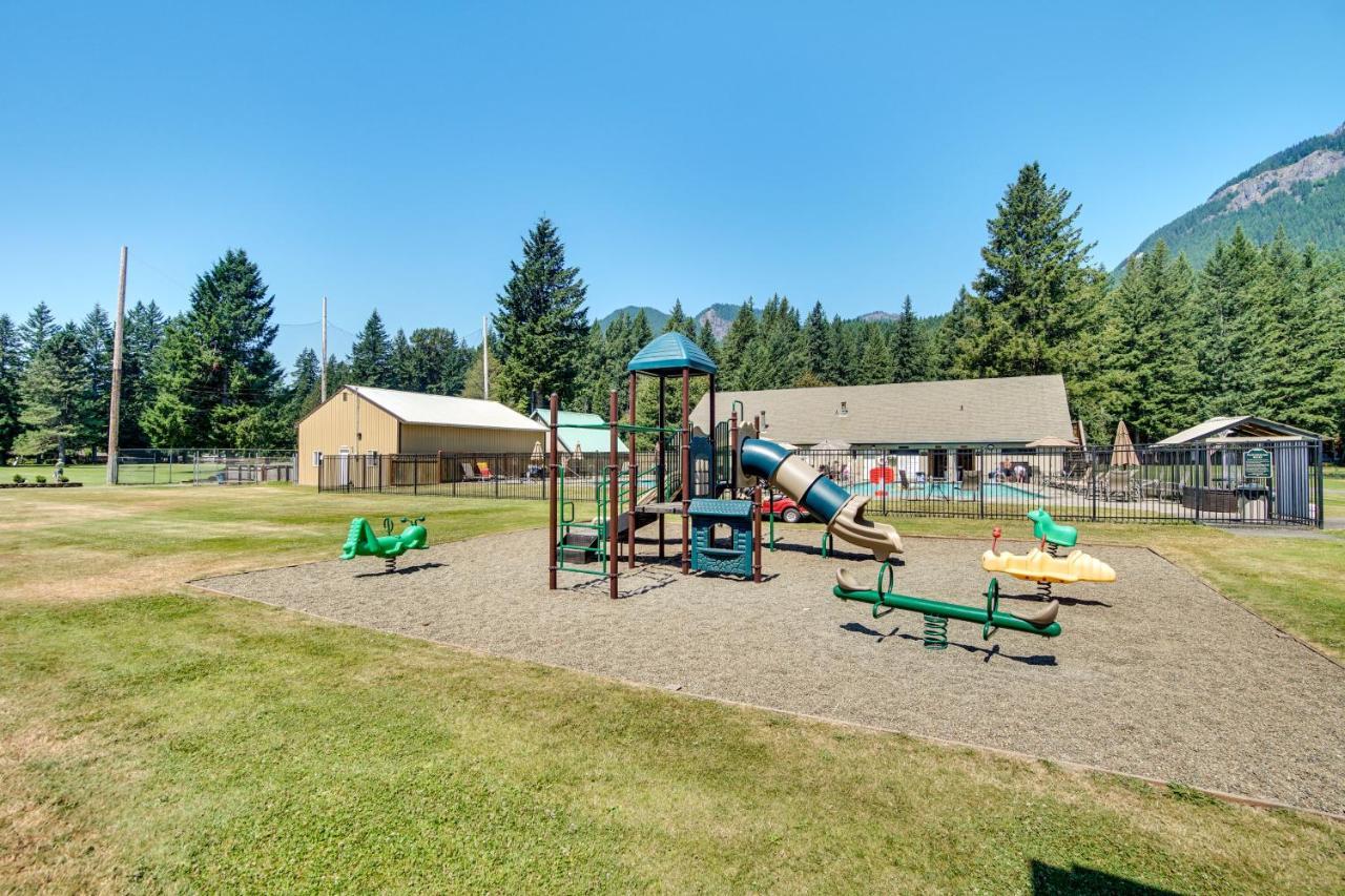 Riverfront Home With Deck, Near Mount Rainier! Packwood Exterior photo