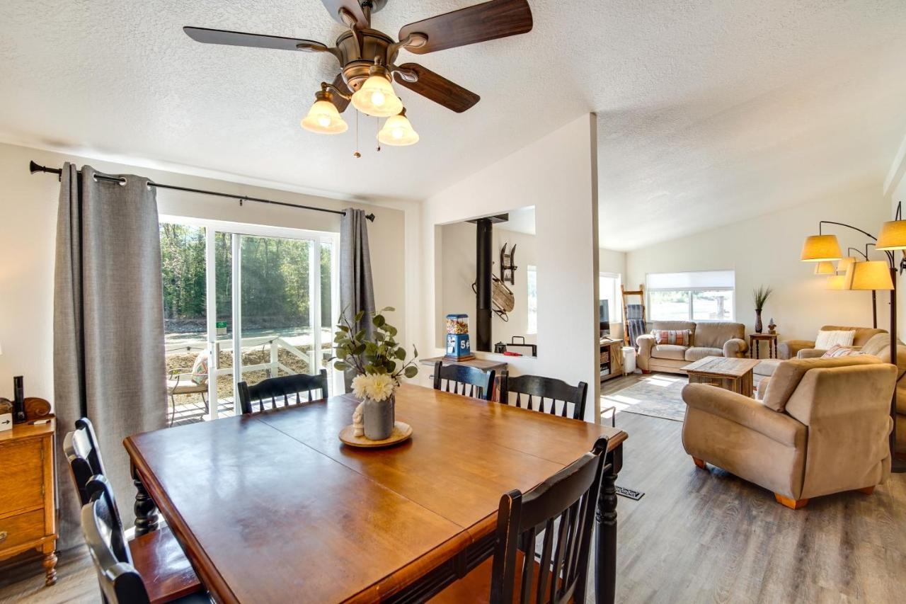 Riverfront Home With Deck, Near Mount Rainier! Packwood Exterior photo