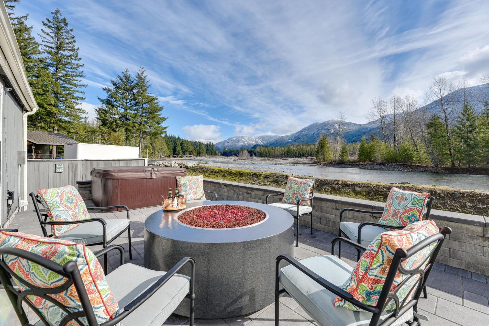 Riverfront Home With Deck, Near Mount Rainier! Packwood Exterior photo