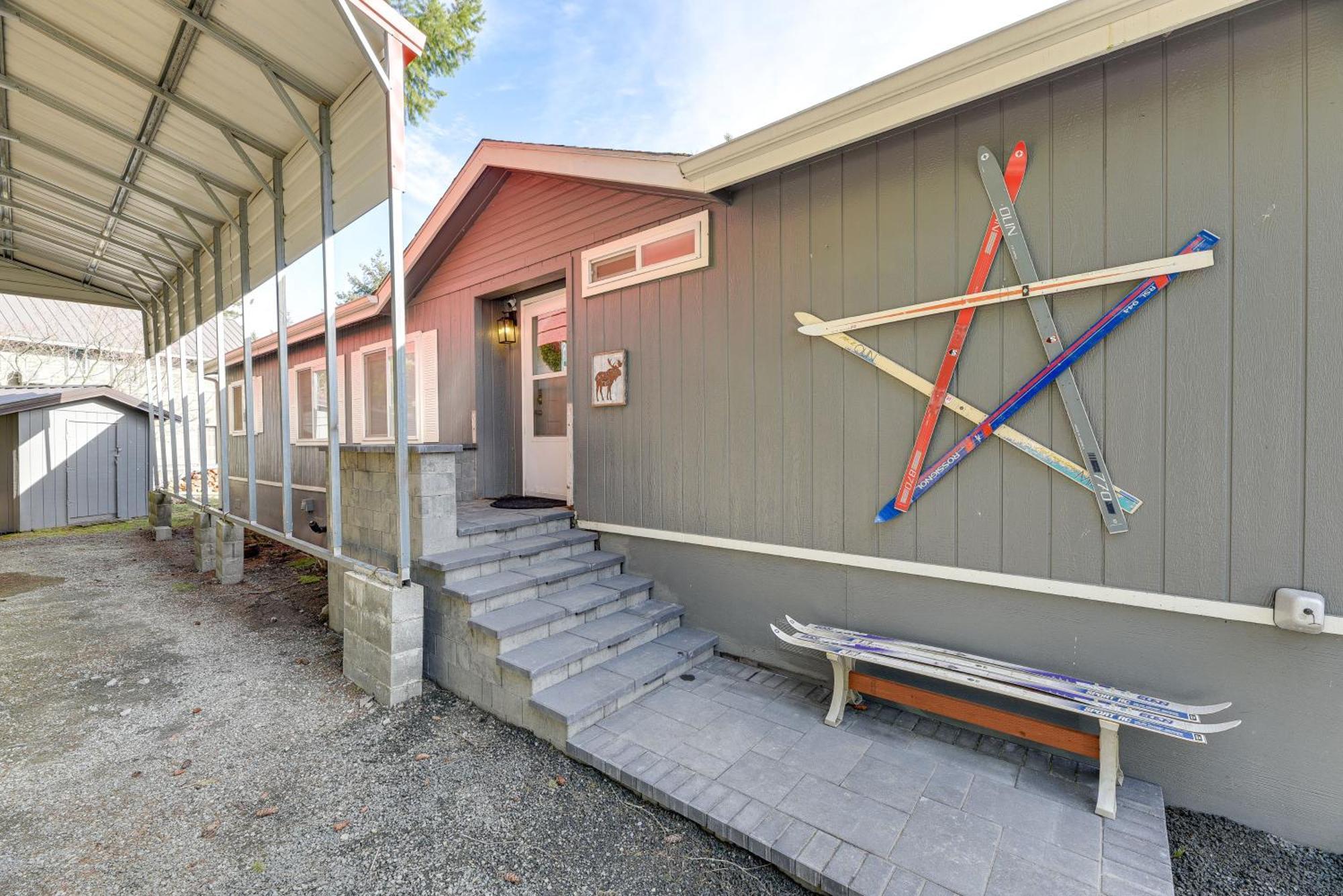Riverfront Home With Deck, Near Mount Rainier! Packwood Exterior photo