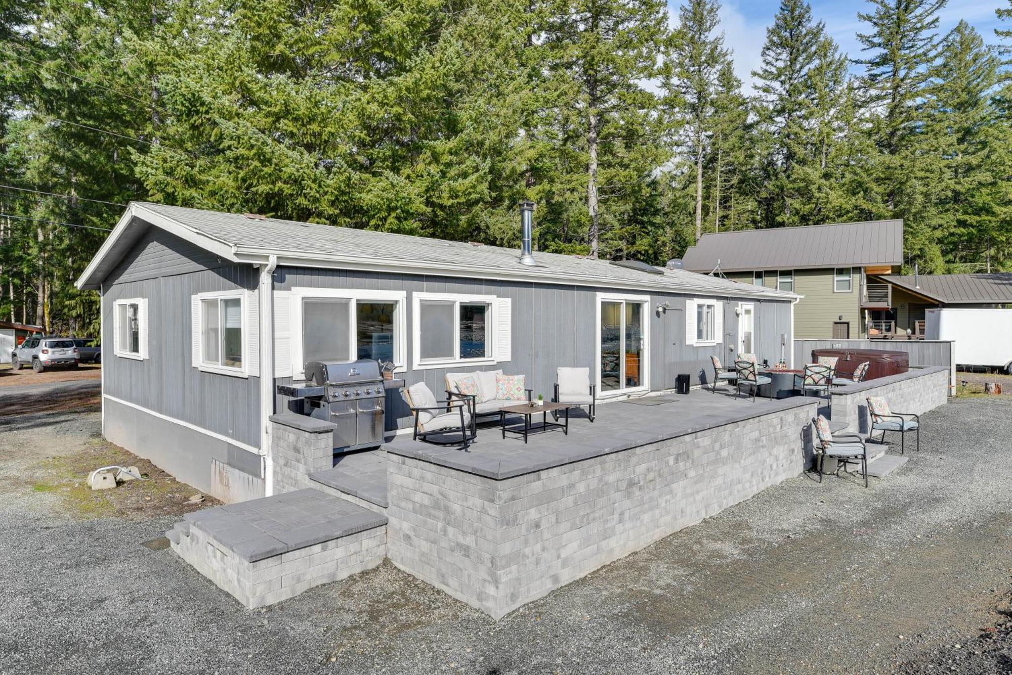 Riverfront Home With Deck, Near Mount Rainier! Packwood Exterior photo