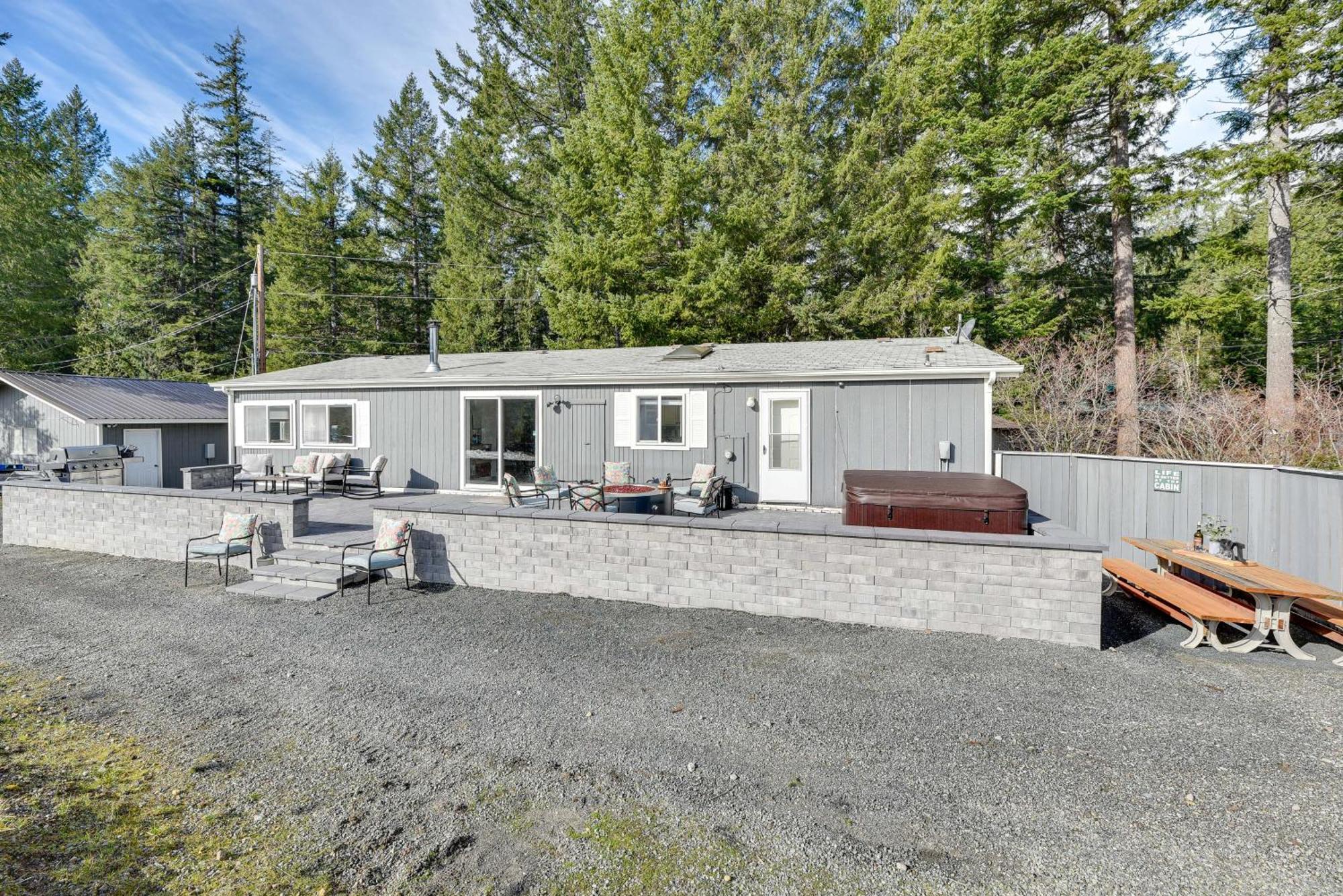 Riverfront Home With Deck, Near Mount Rainier! Packwood Exterior photo